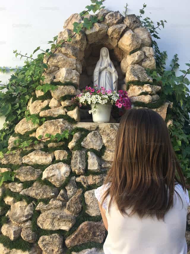 Mária, nézz rám - Katolikus stockképek