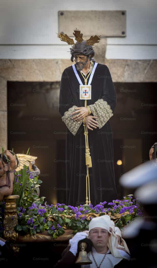 Imagen de Jesus Nazareno atado en procesion - Banco de imágenes católicas - Fotografía por Yandry Fernández Perdomo