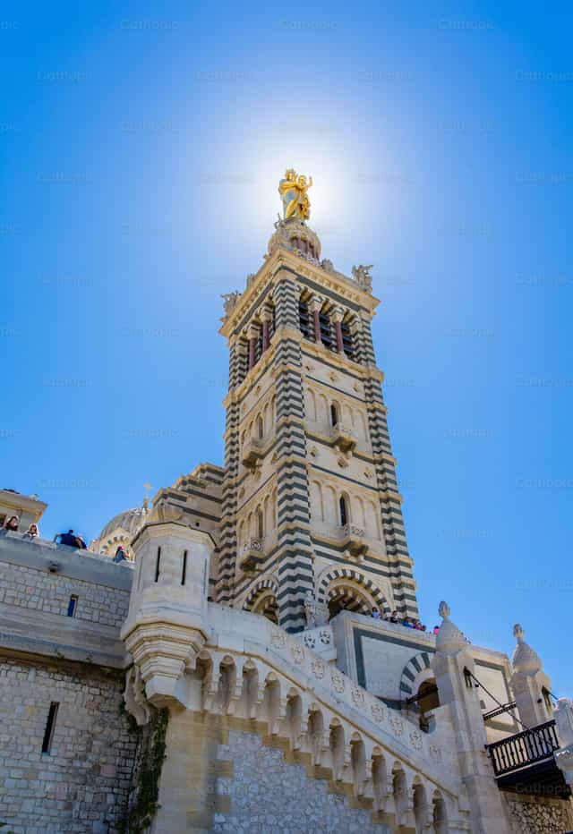 Mariacutea sa tore ng simbahan - Mga Catholic stock image