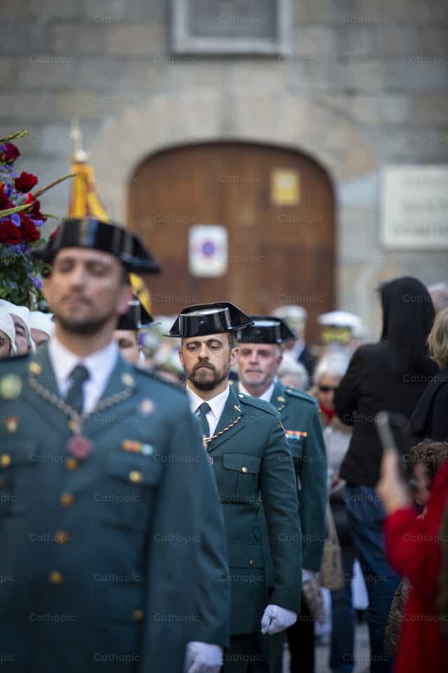Militares acompanan procesion Semana Santa - Banco de imágenes católicas