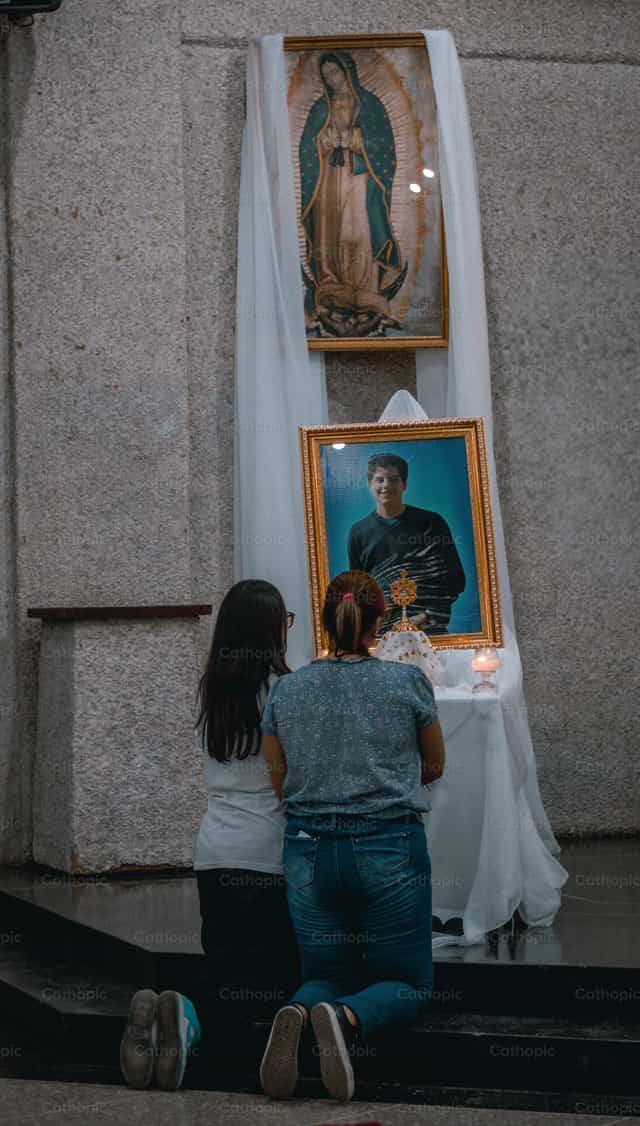 Carlo Acutis intercede per noi - Immagini stock cattoliche - Foto di Andrés José Barbera Zambrano