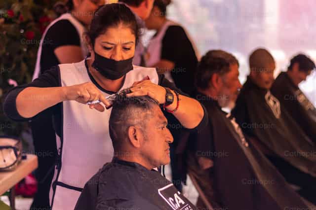 Renewing Lives: A Cut of Hope and Dignity - Catholic stock images - Photo by Cáritas de Querétaro IAP