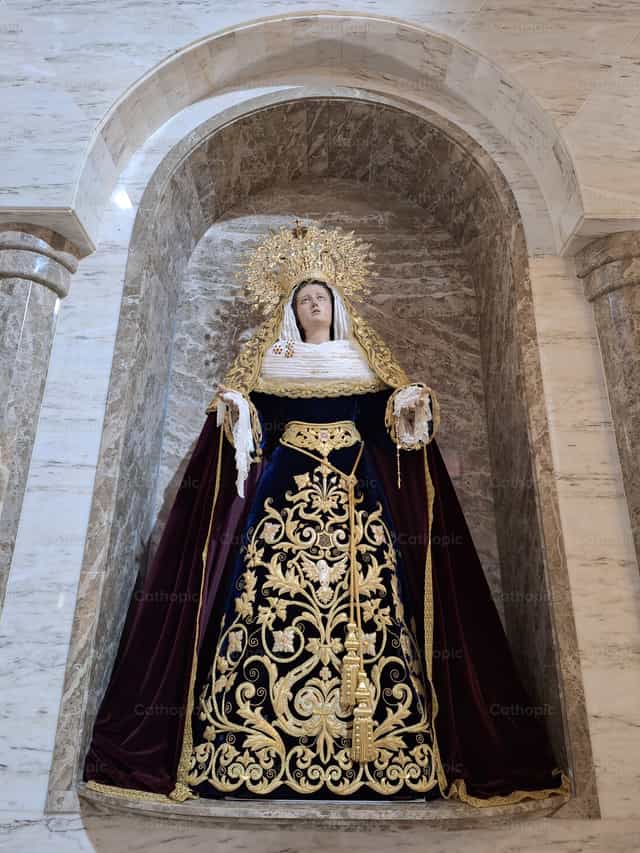Virgen de la Victoria - Banco de imágenes católicas - Fotografía por Irene Maciá Doménech