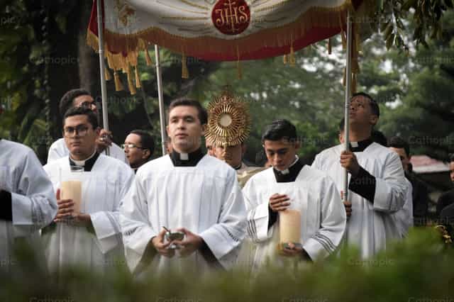Santisimo Sacramento - Banco de imágenes católicas - Fotografía por Nayarb Photography