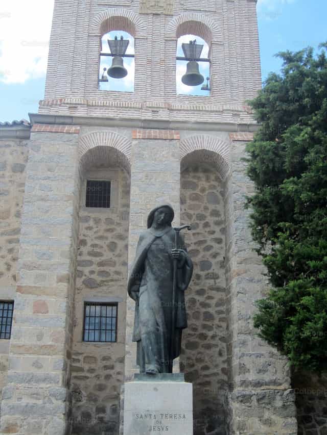 Estatua de Santa Teresa de Jesus - Banco de imágenes católicas