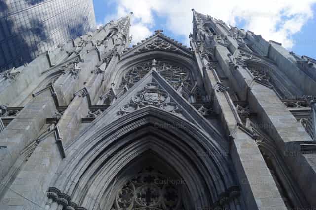 Harapan ng Katedral ni San Patricio - Mga Catholic stock image