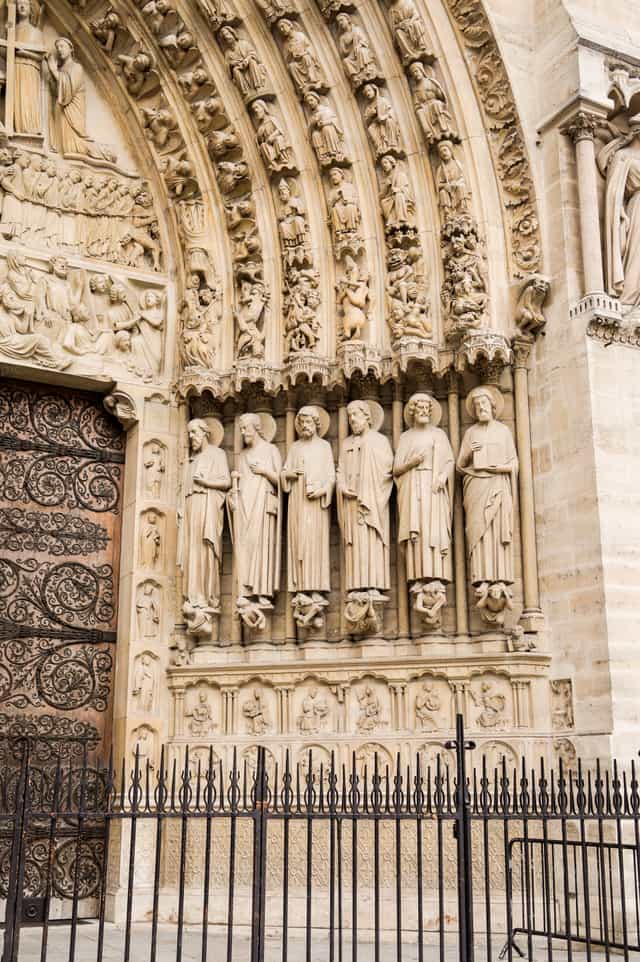 Façade de Notre-Dame - Images catholiques de stock - Photo de Ana Carolina Escobar Arce