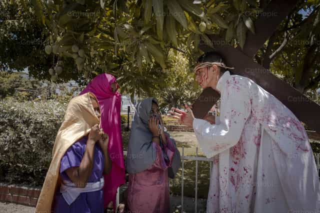 Jesus tröstet uns - Katholische Stockfotos - Foto von Geraldin Arias Cárdenas