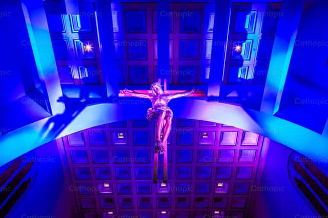 Cristo en la Cruz - Banco de imágenes católicas - Fotografía por Dzambel