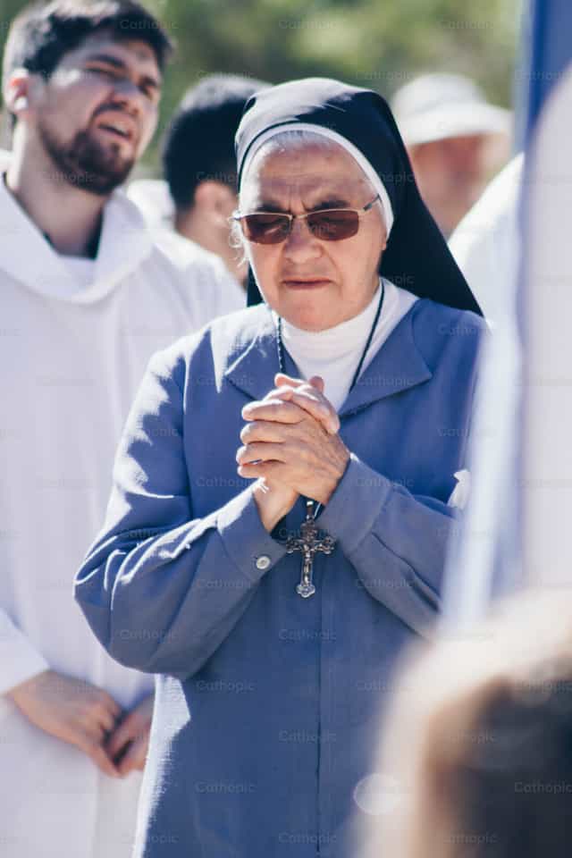 Oracion de Monja - Banco de imágenes católicas