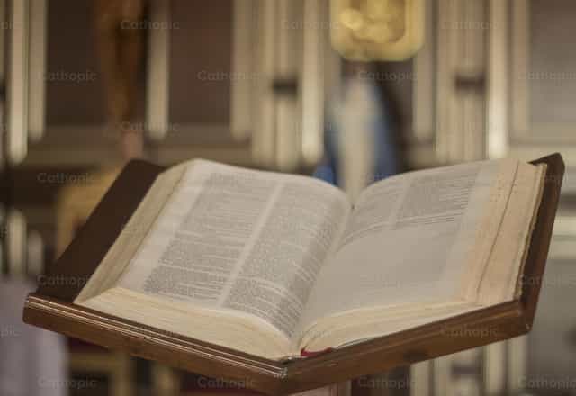 Heilige Bibel - Katholische Stockfotos