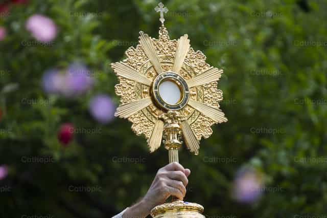 Custodia con el Santísimo en Corpus Christi - Banco de imágenes católicas - Fotografía por Álvaro García