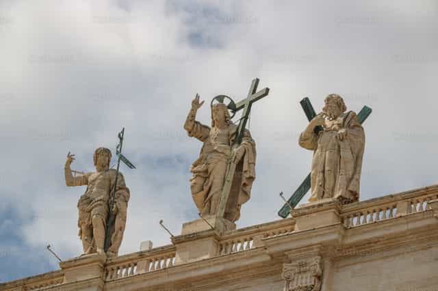 Estatuas de Jesús y apóstoles - Banco de imágenes católicas