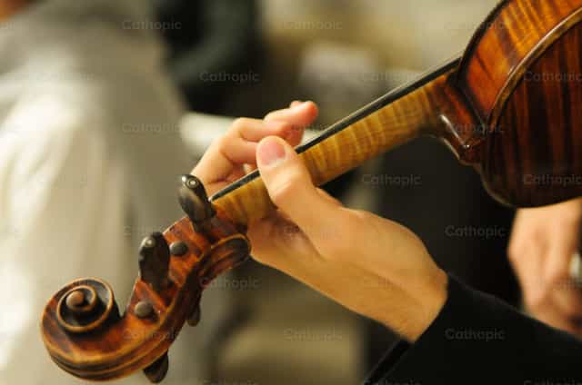 Violín - Banco de imágenes católicas