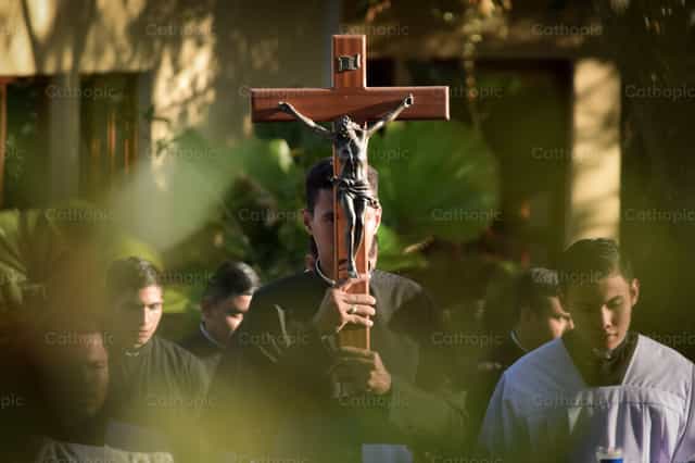 Tekintsétek a Kereszt fáját - Katolikus stockképek - Fotó: Nayarb Photography