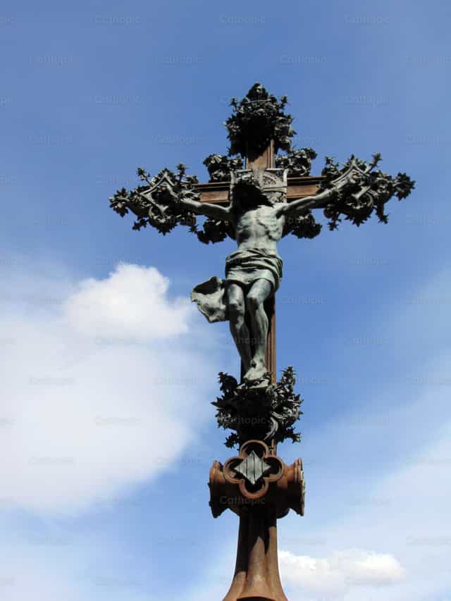 Kruis op Montserrat - Katholieke stockfoto's