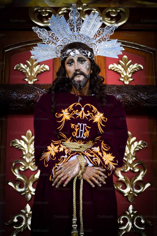 Estatua latina de Jesus de Nazaret - Banco de imágenes católicas