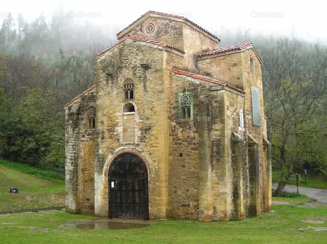 Capilla San Miguel Asturias - Banco de imágenes católicas - Fotografía por psbr2