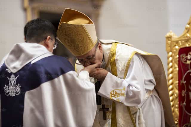 Mãos consagradas - Imagens católicas de stock
