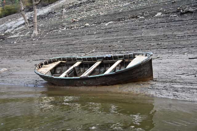 Raft sul fiume - Immagini stock cattoliche