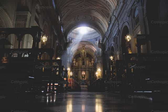 Tungo sa dambana ng Diyos - Mga Catholic stock image