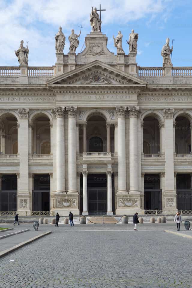 Basílica de São João de Latrão - Imagens católicas de stock