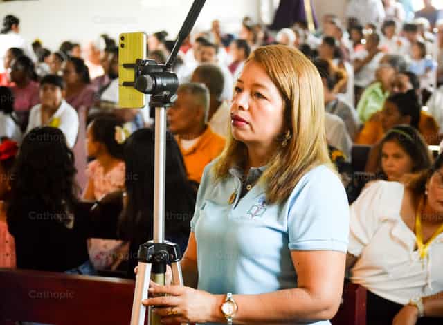 Transmisión de la misa - Banco de imágenes católicas - Fotografía por Nayarb Photography