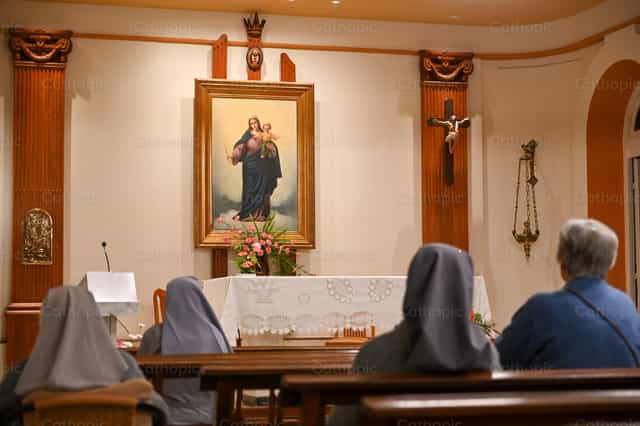 Mary Help of Christians at ang nakangiting bata - Mga Catholic stock image