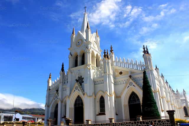 Iglesia San Isidro Labrador, Heredia Costa Rica - Banco de imágenes católicas - Fotografía por Luis Carlos Bonilla Soto