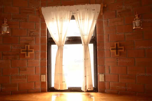 La claridad entra por mi ventana - Banco de imágenes católicas