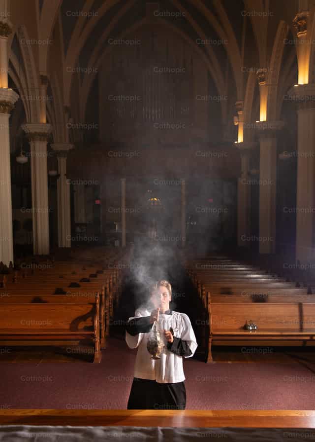 Sirviendo - Banco de imágenes católicas - Fotografía por Vannett Studios