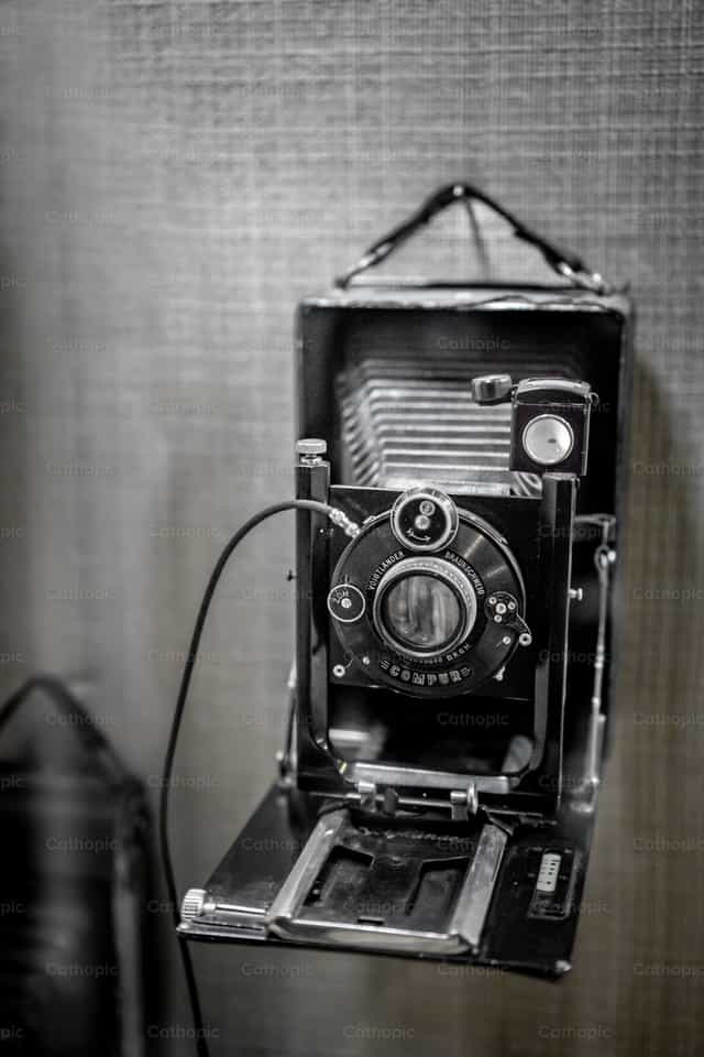 Camara antigua - Banco de imágenes católicas - Fotografía por Jakov Pleše