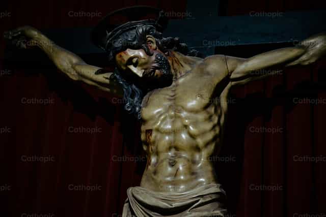 Jesús en la cruz - Banco de imágenes católicas - Fotografía por Mario Sandoval