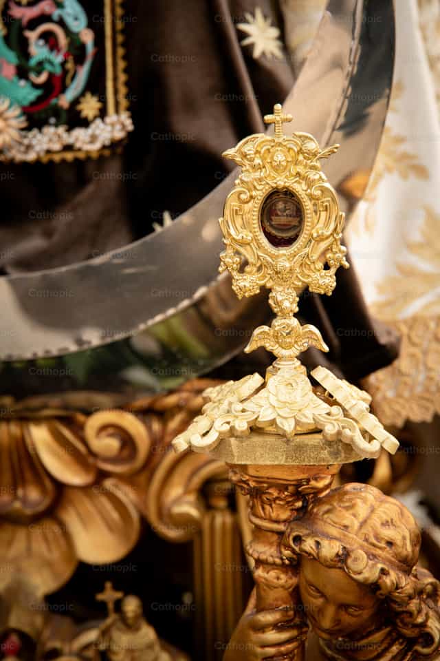 Reliquary of Our Lady of Mount Carmel - Catholic stock images - Photo by Carolina BR