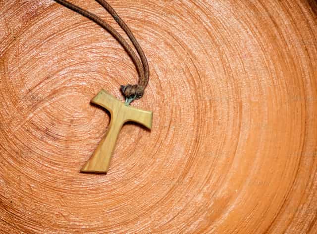 Cruz franciscana Tau - Banco de imágenes católicas - Fotografía por Antonio Gravante