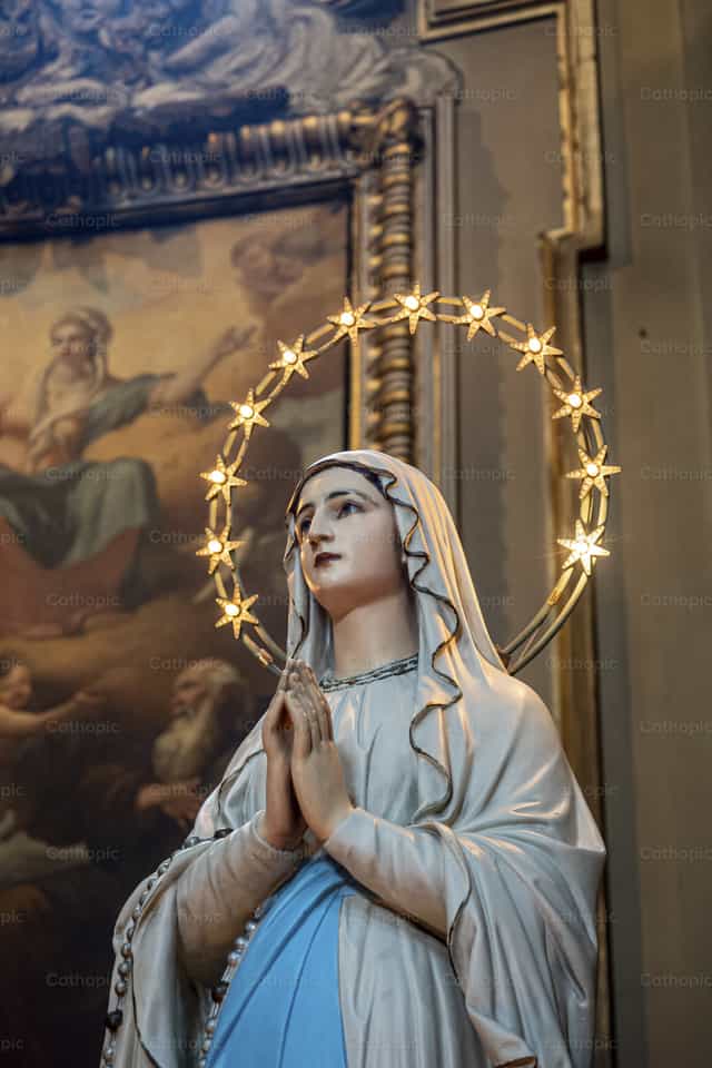 María y la corona de estrellas - Banco de imágenes católicas