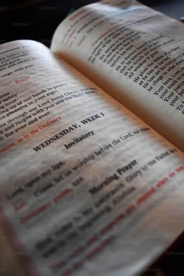 Liturgia Godzin - Katolickie zdjęcia stockowe