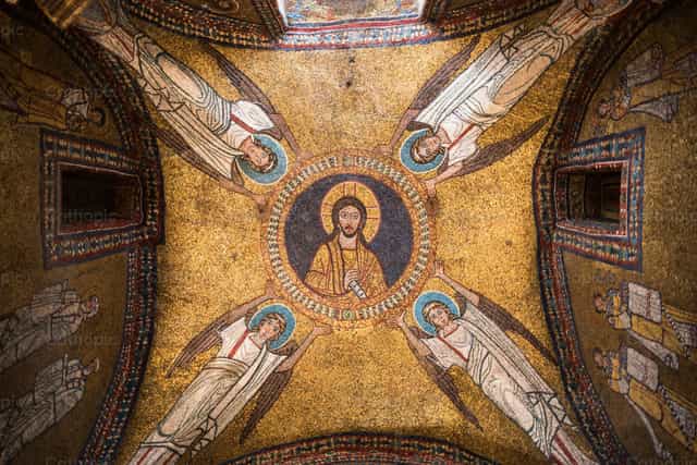 Mosaico com imagens de Jesus e anjos - Imagens católicas de stock
