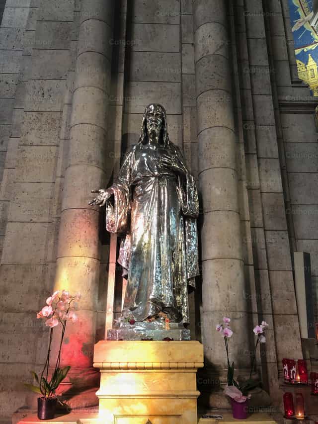 Silberner Christus, Montmartre (Frankreich) - Katholische Stockfotos