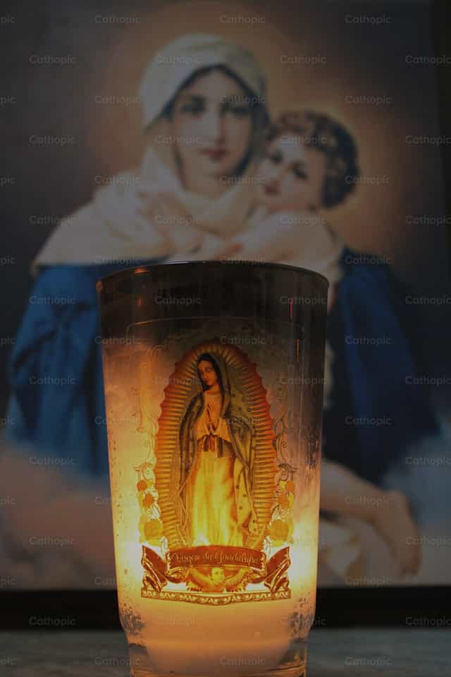 Eine alleinerziehende Mutter - Katholische Stockfotos