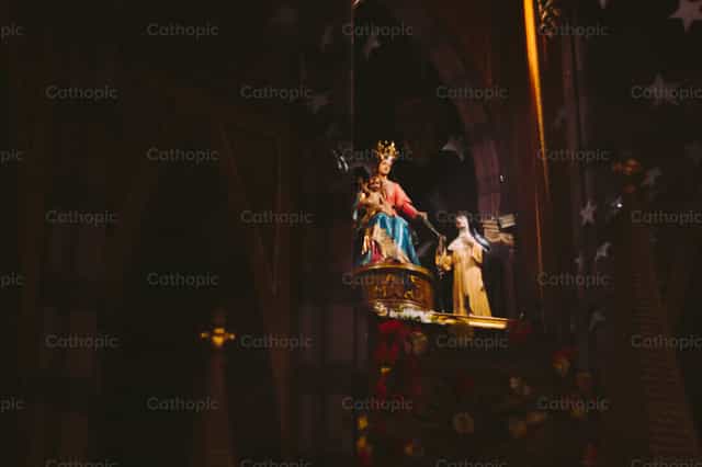 Unsere Liebe Frau vom Rosenkranz von Pompeji - Katholische Stockfotos - Foto von Amor Santo
