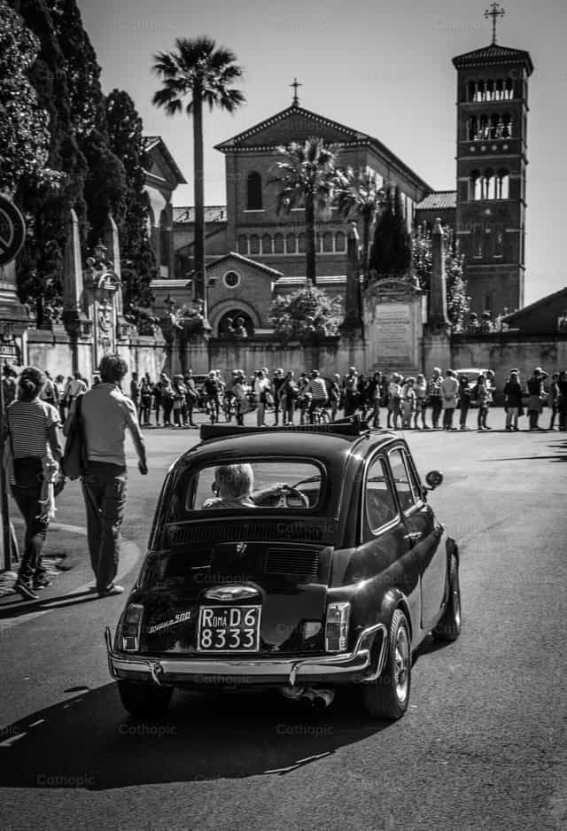Carro na cidade - Imagens católicas de stock - Foto de Luis Ángel Espinosa, LC