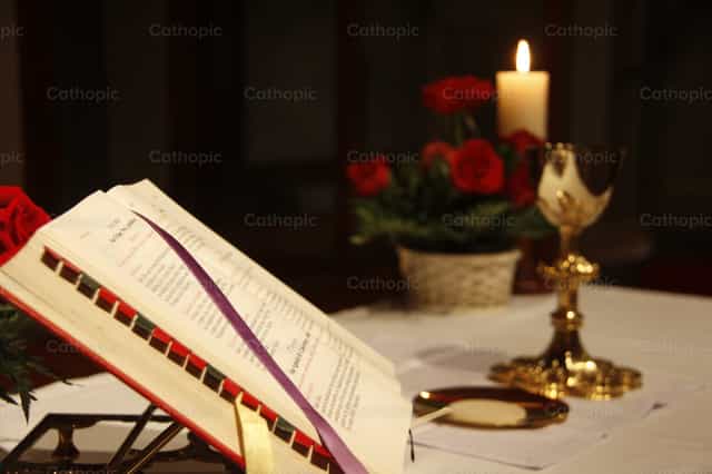 Mesa del Altar - Banco de imágenes católicas