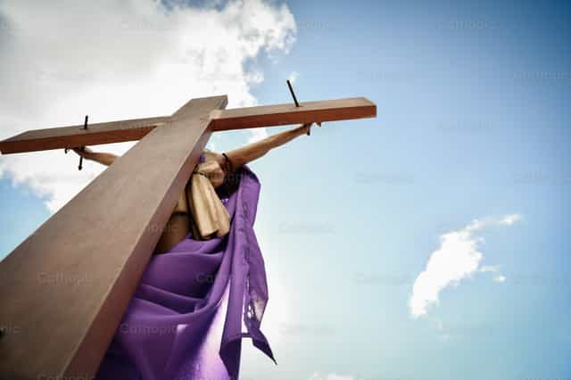 Cristo crucificado - Banco de imágenes católicas - Fotografía por Carolina BR