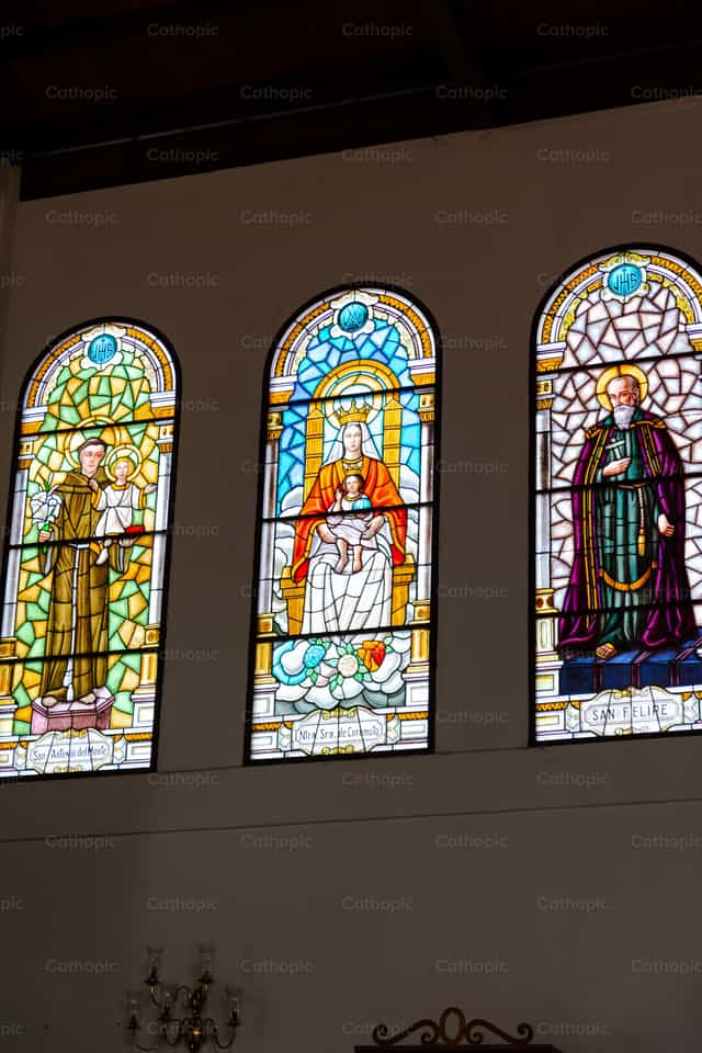 Vitral de Ntra. Sra. de Coromoto, San Antonio - Banco de imágenes católicas