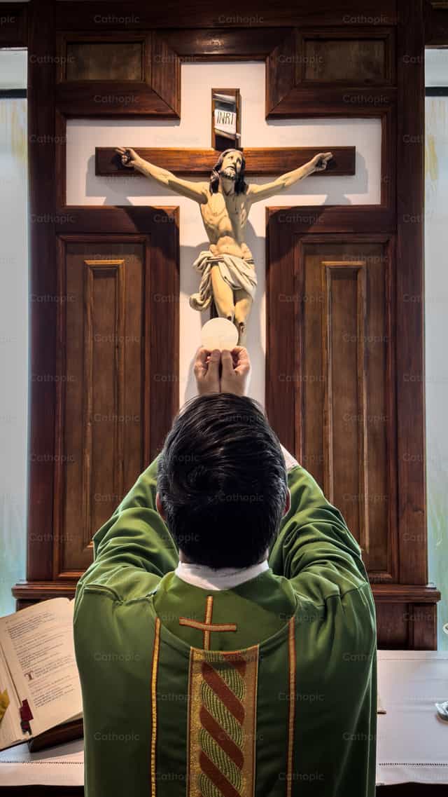 Christ Eucharist - Catholic stock images - Photo by Luis Ángel Espinosa, LC