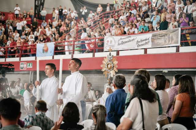 Procession with the Body of Jesus - Catholic stock images - Photo by Carolina BR