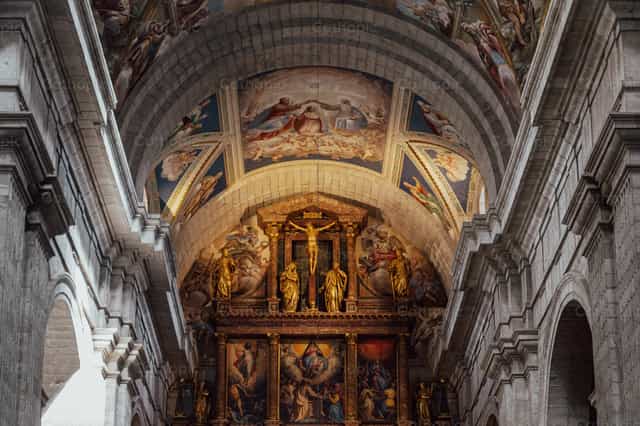Retábulo da Basílica do Escorial - Imagens católicas de stock