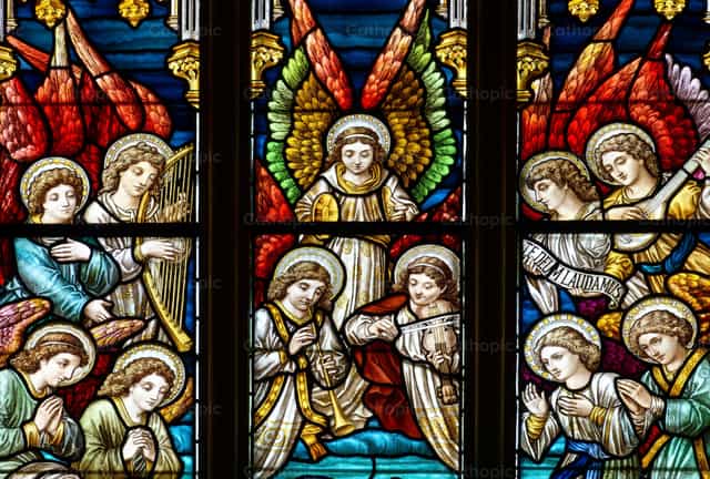 Vitral de um coro de anjos - Imagens católicas de stock - Foto de Joan Sutter