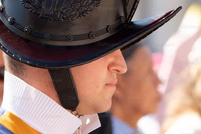 Rostro de guardia suiza - Banco de imágenes católicas - Fotografía por Cathopic